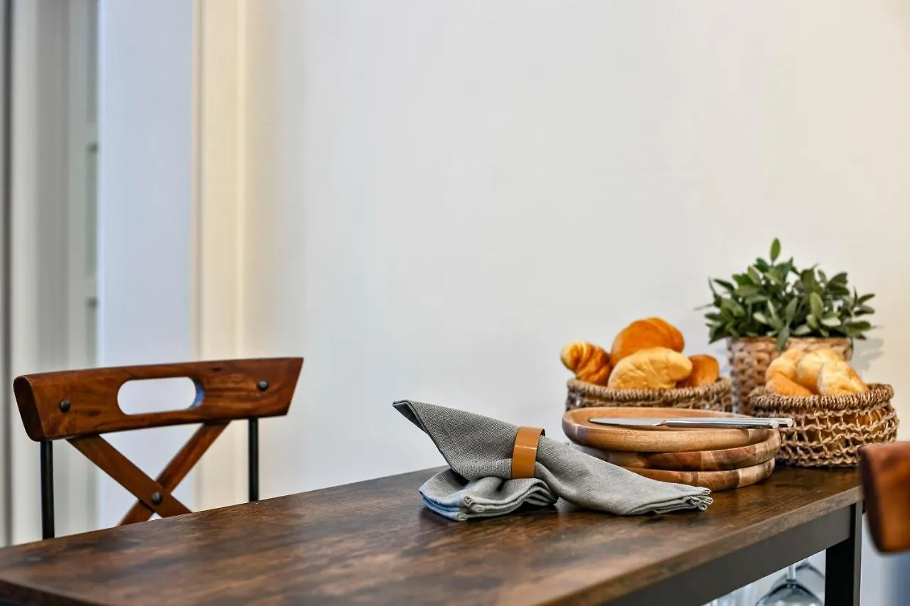 Huswell - Charming Getaway In The Historical City Center Bruges Inn